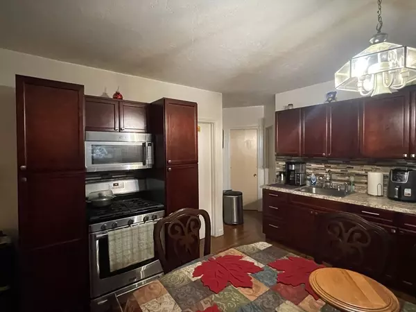 Southbridge, MA 01550,183 Everett St