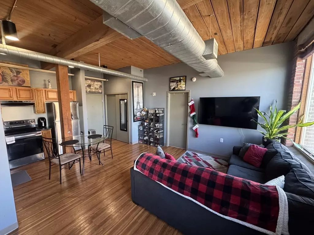 Brockton, MA 02302,146 Court Street #408