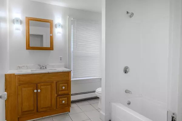 Gloucester, MA 01930,34 Perkins Street #2