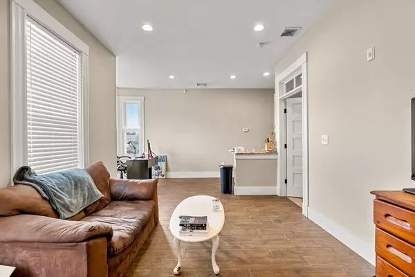 Lowell, MA 01851,1149 Middlesex St #4