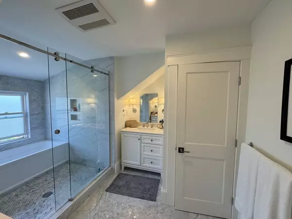 Brookline, MA 02446,32 Atherton Rd #2