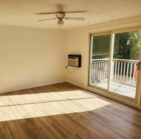 Holliston, MA 01747,44 Burnap Rd #6