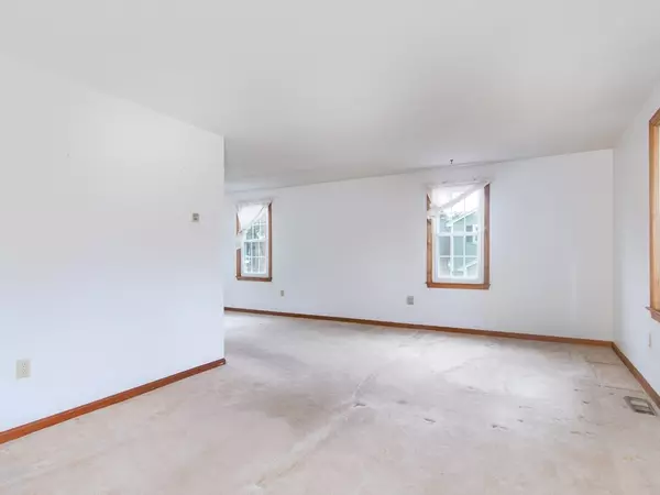 Nashua, NH 03063,36 Hampton Drive