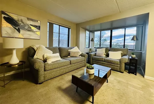 Stoneham, MA 02180,100 Ledgewood Dr #618