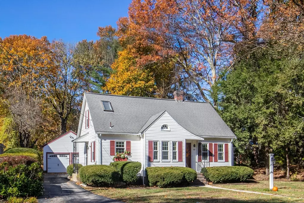 Westwood, MA 02090,207 Hartford Street