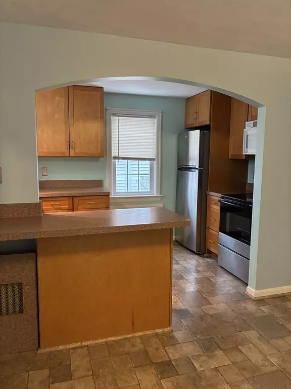 Watertown, MA 02472,67 York Ave #67