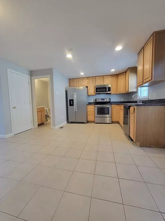 Brockton, MA 02301,958 Warren Avenue #10