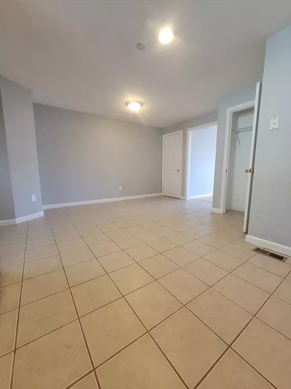 Brockton, MA 02301,958 Warren Avenue #10