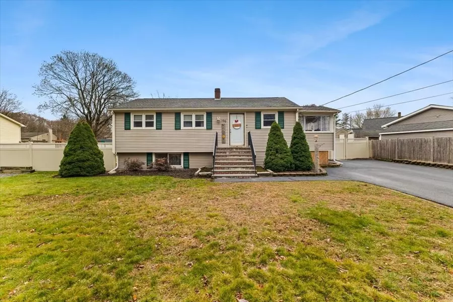196 Donald Tennant Cir, North Attleboro, MA 02760