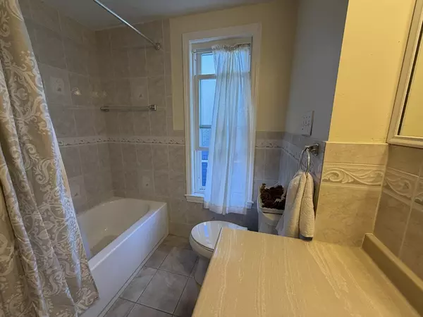 Boston, MA 02135,20 Oak Square Ave #2