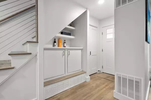 Brookline, MA 02446,107 Centre St. #A