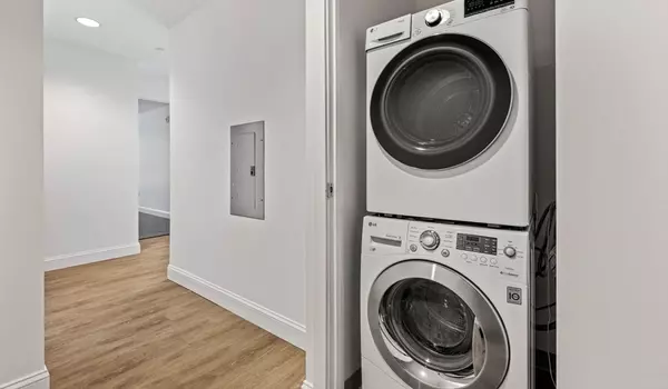 Boston, MA 02111,99 Kneeland St #301