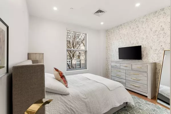 Boston, MA 02129,45 1st Ave #F202