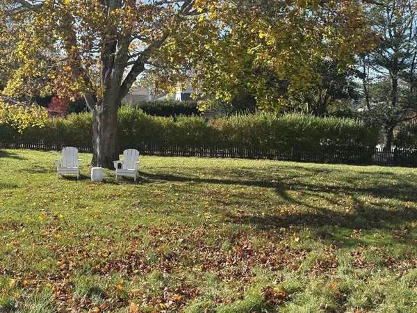 Barnstable, MA 02655,33 Sunset Ln