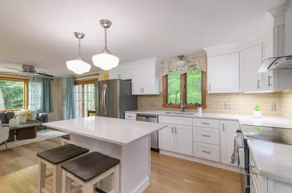 57 Sheri Ln, Weymouth, MA 02190