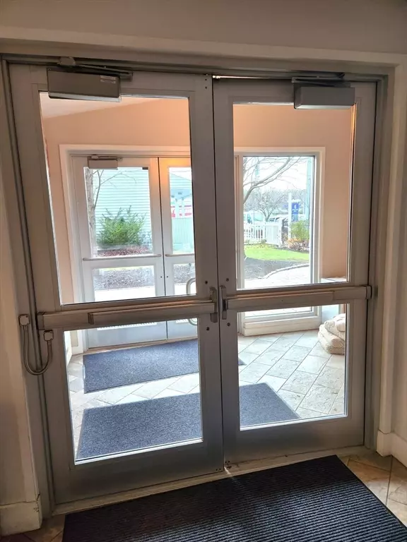 Cambridge, MA 02138,24 Bay State Road #11