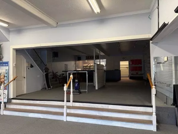 Plymouth, MA 02360,300 Court St