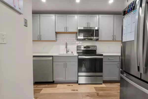 Salem, MA 01970,35 Flint #106