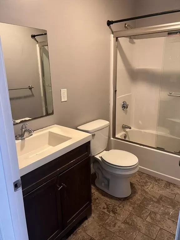 Brockton, MA 02302,582 Centre ##2