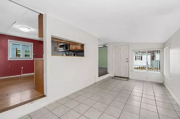 Peabody, MA 01960,261 Newbury #33B