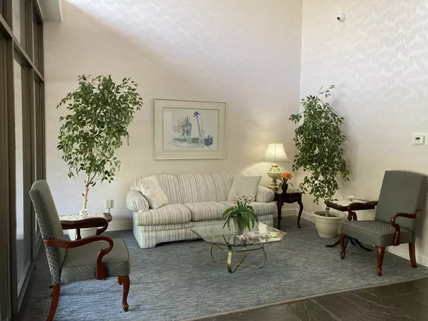 Reading, MA 01867,1 Summit Dr. #57