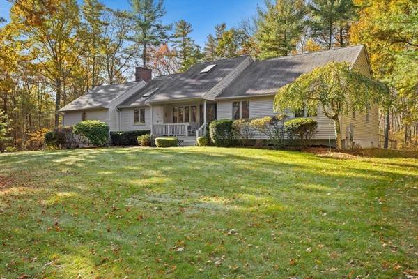 14 Alberta Ln, Lakeville, MA 02347