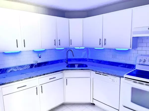 Gloucester, MA 01930,44 Lexington Ave #4