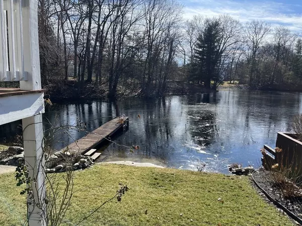 Dudley, MA 01571,49 Hayden Pond Rd #2