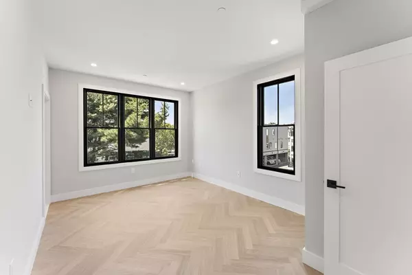 Boston, MA 02128,106 Moore #5