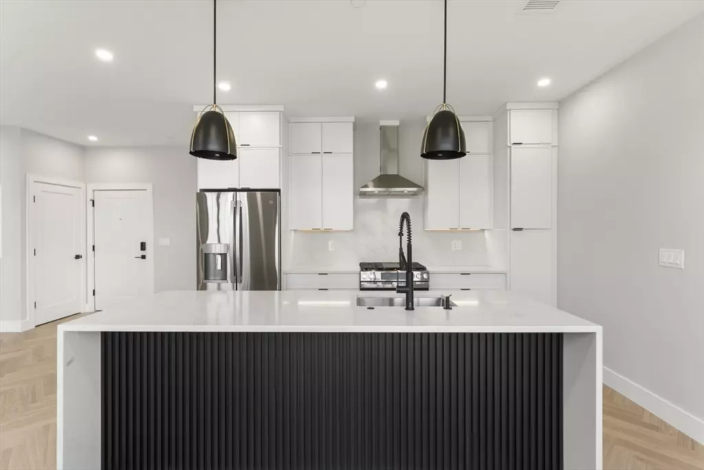 Boston, MA 02128,106 Moore #5