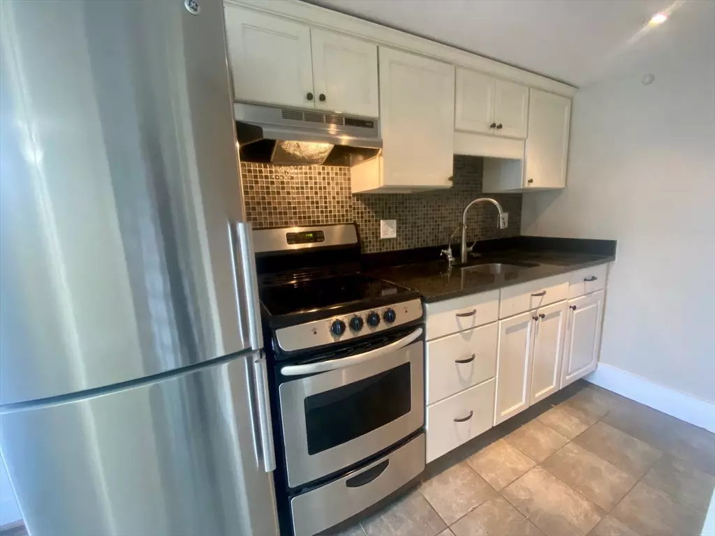 Newburyport, MA 01950,35 Broad St #3