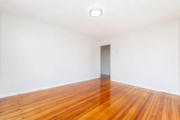 Norwood, MA 02062,74 Austin St #2