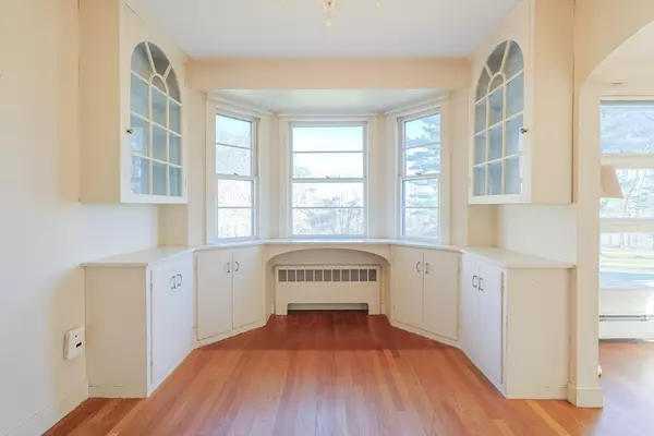 Upton, MA 01568,127 Glenview St