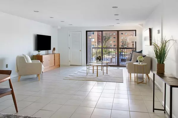 Medford, MA 02155,30 Revere Beach Parkway #204