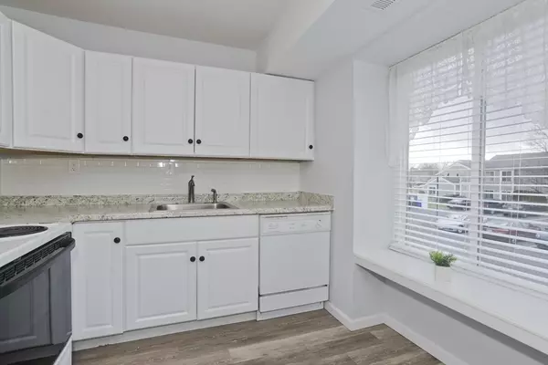 Springfield, MA 01129,286 Nassau Dr #286