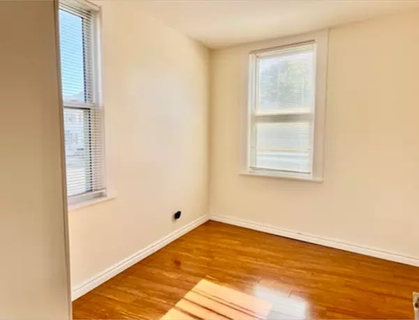 Beverly, MA 01915,52 Essex St #2