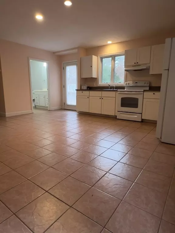 Carver, MA 02330,9 Russell Holmes Way #2