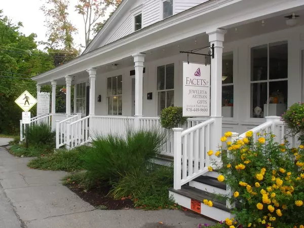 30 Hollis St #B, Groton, MA 01450