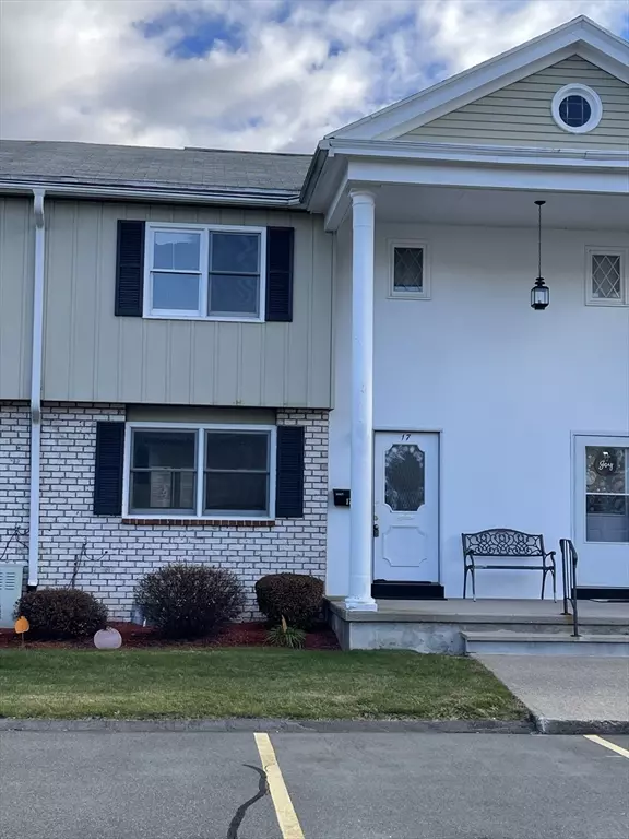 Chicopee, MA 01020,17 Yorktown Cir #17