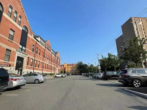 Quincy, MA 02169,1022 Hancock Street #111
