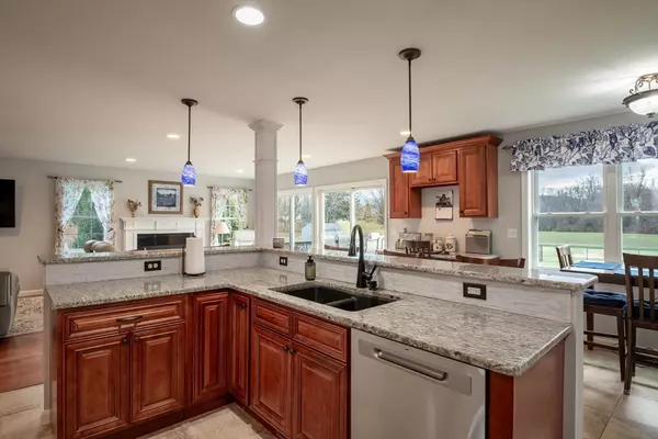 Hadley, MA 01035,83 Bay Road