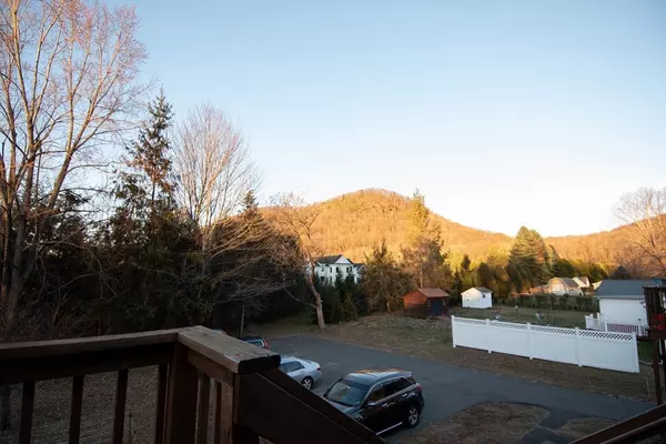 Deerfield, MA 01373,29 Mountain Rd #2L