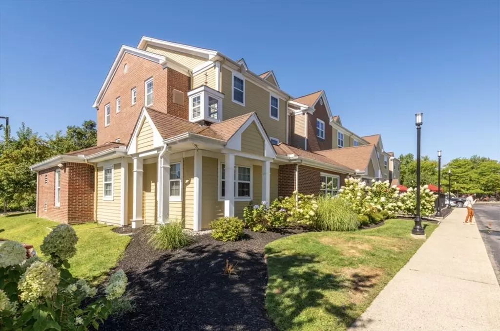 Tewksbury, MA 01876,20 International Place #310