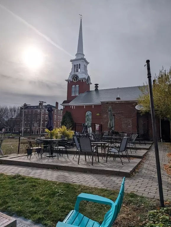 Newburyport, MA 01950,92 Pleasant St. #A