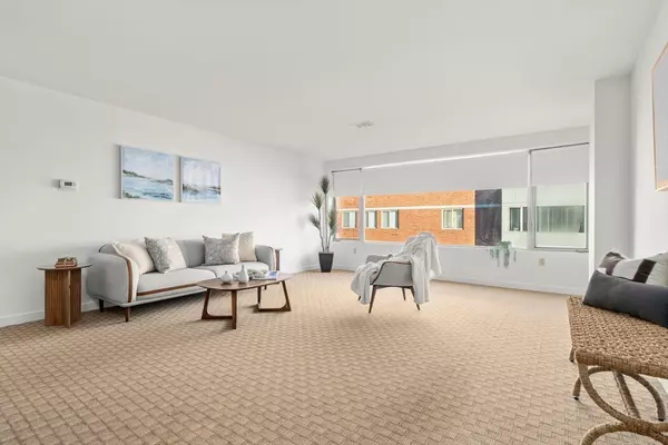 Newton, MA 02464,183 Oak St #404