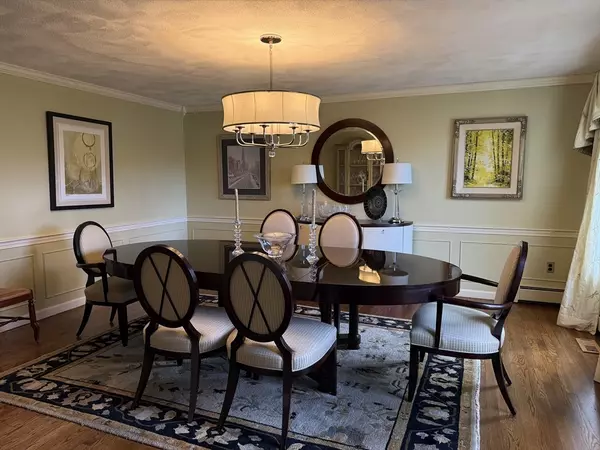 Medfield, MA 02052,23 Algonquin Road