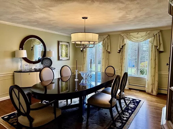 Medfield, MA 02052,23 Algonquin Road