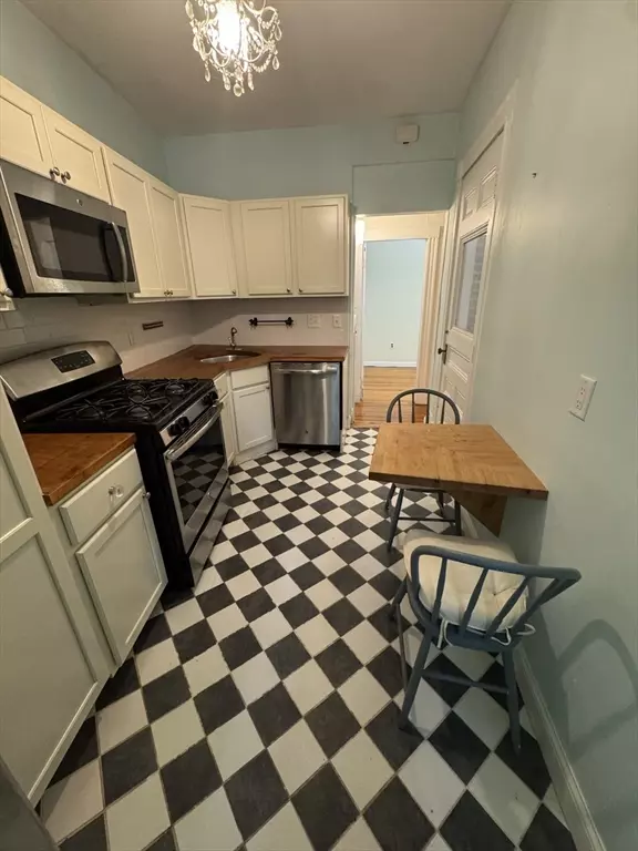 Brookline, MA 02446,31 Westbourne Ter #2