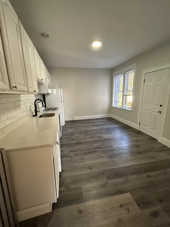 Everett, MA 02149,146 Nichols St #6