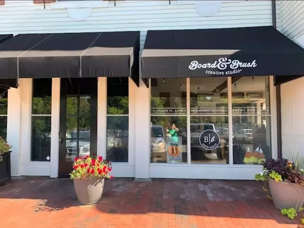 19 College St, South Hadley, MA 01075